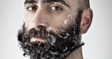 beard-shampoo-man-trimming